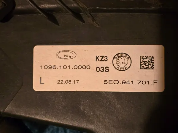 Farol Halógeno Esquerdo Skoda Octavia III 5E0941701F image 4