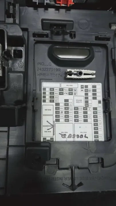 Ohjauspylvään konsolin kansi OEM 689214388R Dacia Jogger image 4