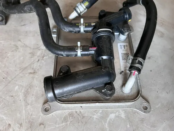 Kia Öljynjäähdytin OEM 25610-E6000 - Käytetty image 3