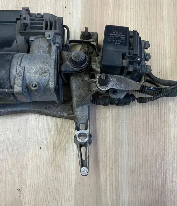 Audi Q7 (4L) Luchtveringcompressor 7L8616006E image 3