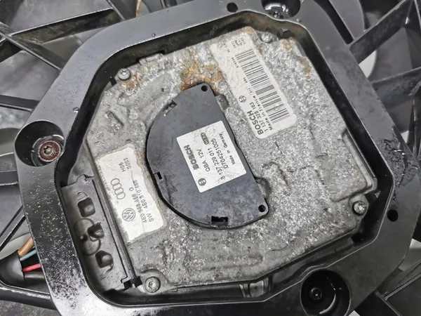 Kylarrubiner AUDI A8 D3 W12 6.0 OEM image 5