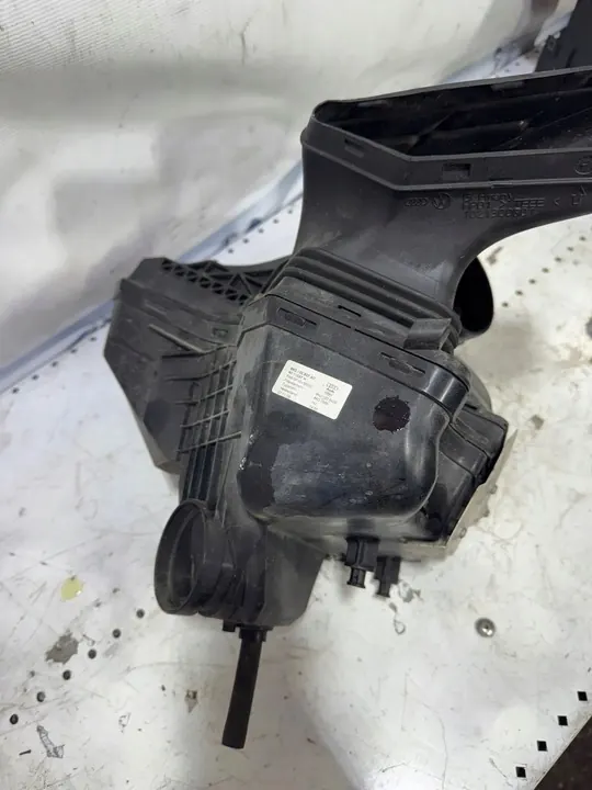 Audi A4 S4 B8 8K 2008 Ilmansuodattimen kotelo image 2