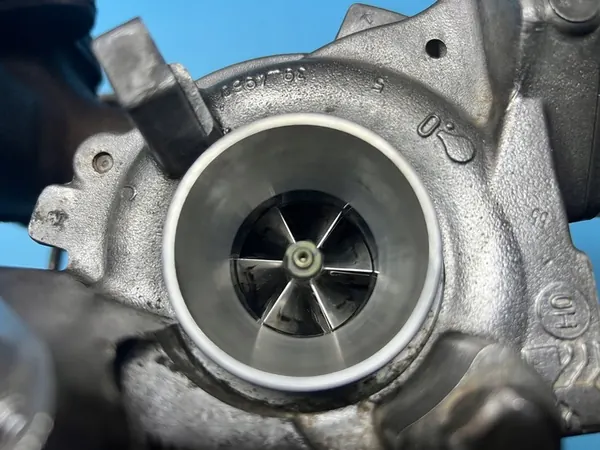 Turbo compresor KKK original Audi Seat Skoda Volkswagen 1.6 TDI image 5