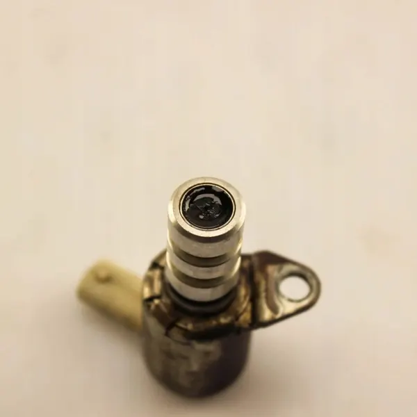 Öljynpaineanturi Audi A4 S4 B8 2014 OEM 06H115243E image 3