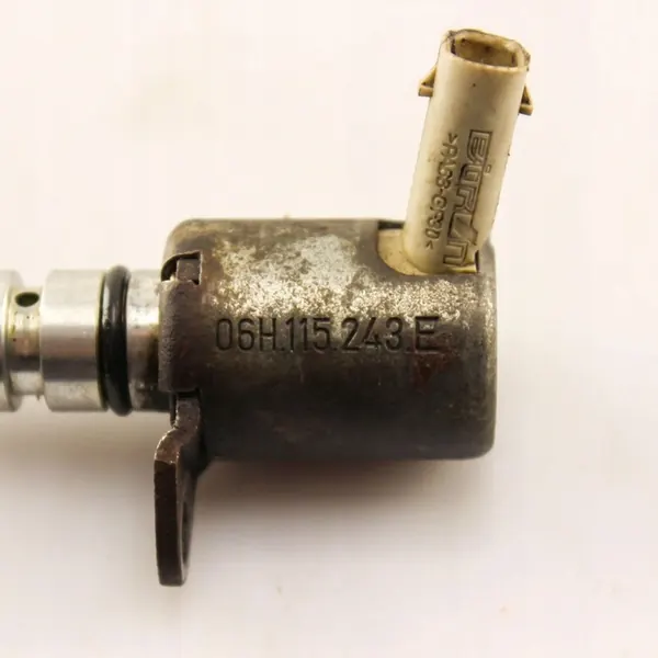 Öljynpaineanturi Audi A4 S4 B8 2014 OEM 06H115243E image 4