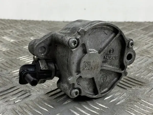 Pompe à vide Jeep OEM FOB31697 - État utilisé image 2