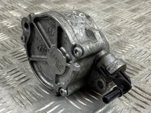 Pompe à vide Jeep OEM FOB31697 - État utilisé image 10