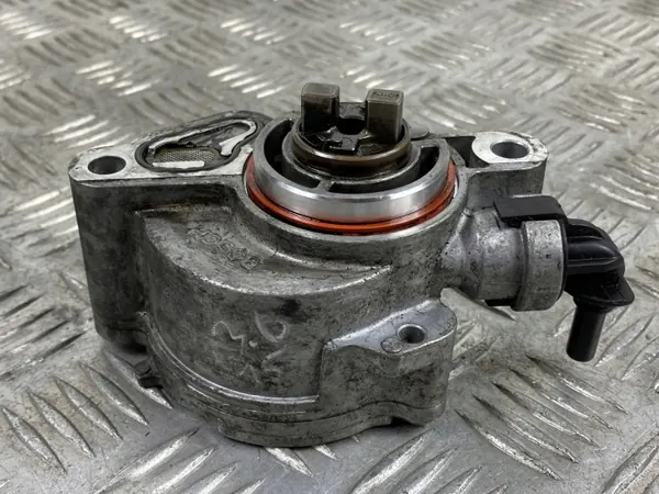 Pompe à vide Jeep OEM FOB31697 - État utilisé image 6