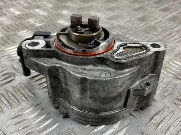 Pompe à vide Jeep OEM FOB31697 - État utilisé image 7