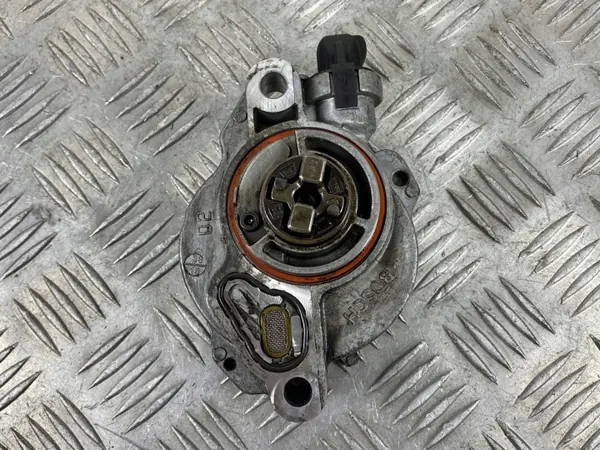 Pompe à vide Jeep OEM FOB31697 - État utilisé image 8