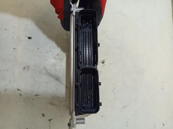 Kia Motorcomputer OEM 39104-27400 - Gebruikt image 3