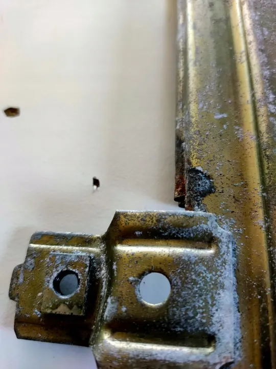 Support vitre gauche OEM MoSzBoL Mercedes R107 image 3