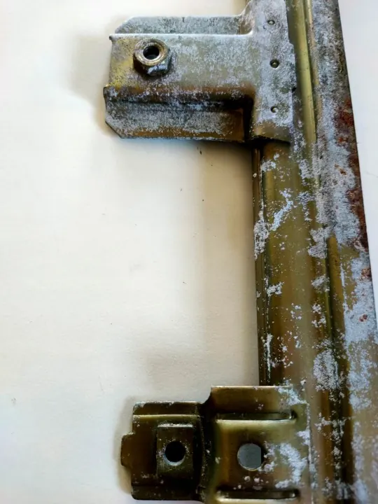 Support vitre gauche OEM MoSzBoL Mercedes R107 image 4