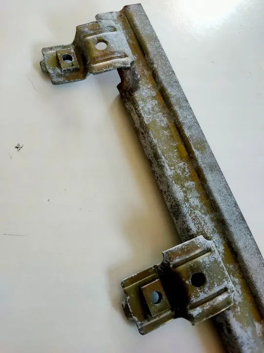 Support vitre gauche OEM MoSzBoL Mercedes R107 image 5