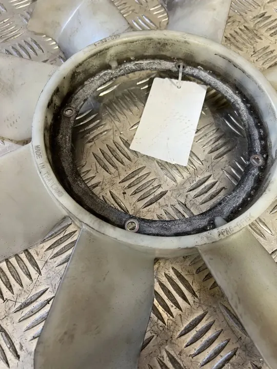 Mercedes-Benz Tuuletinpyörä OEM 450251 - Käytetty image 4