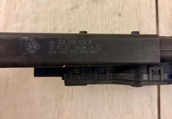 Tapa lavafaros derecho OEM 3B0955976B para VW Passat image 3