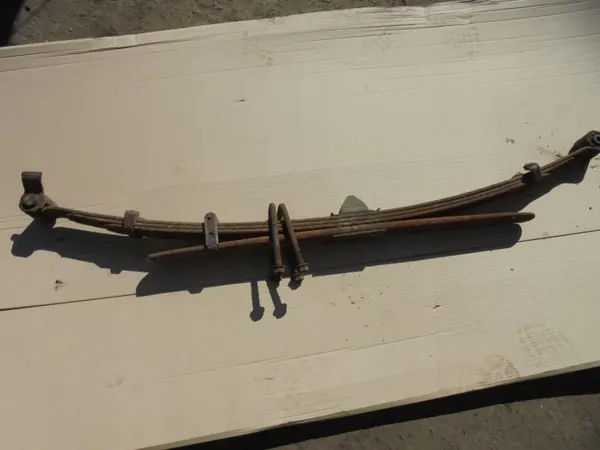 Linke Hinterfeder D40 für Nissan Navara 2006 image 2