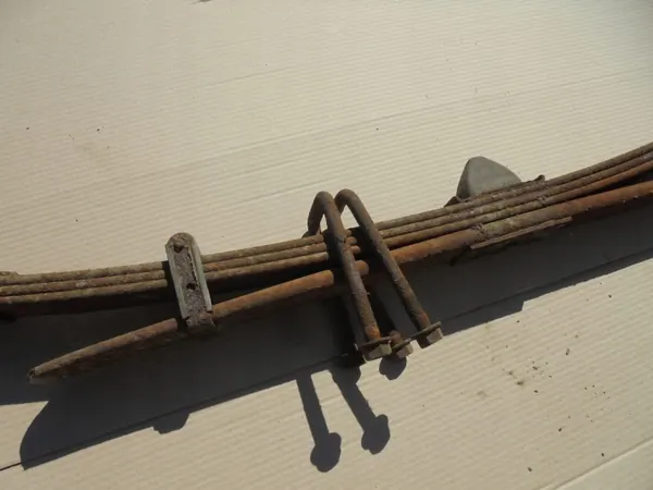 Linke Hinterfeder D40 für Nissan Navara 2006 image 3