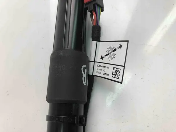 Atuador do porta-malas esquerdo Volvo XC60 2015 OEM 31455987 image 3