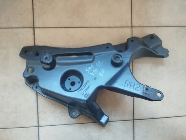 Volvo V90 S90 höger stänkskärmsfäste OEM 31378985 image 2