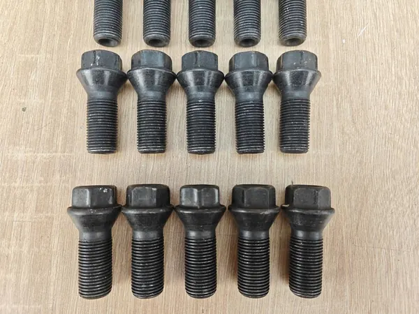 Parafusos de Roda Originais BMW G30 Completo image 3