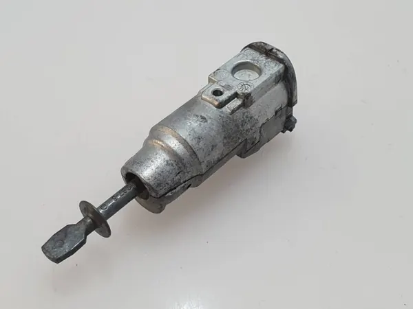 Inserção fechadura porta dianteira Skoda Rapid OEM 5JA837167 image 3