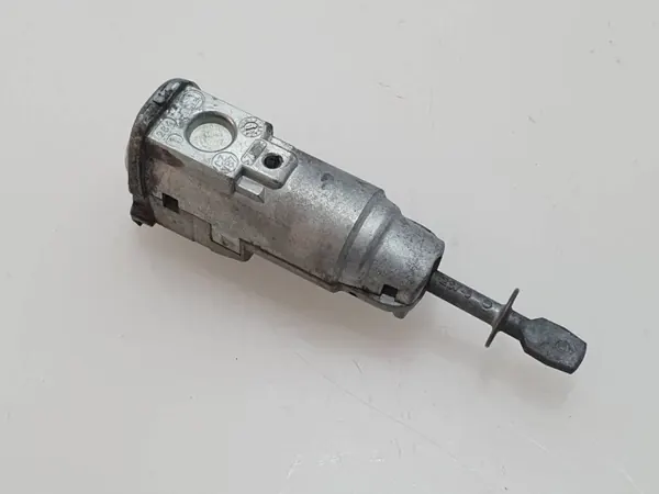 Inserção fechadura porta dianteira Skoda Rapid OEM 5JA837167 image 4