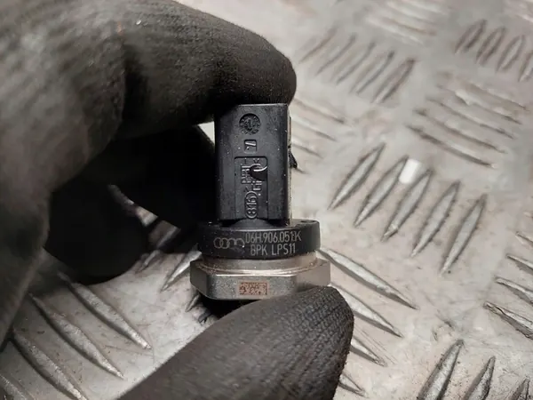 Sensor de pressão de combustível Audi VW OE 06H906051K image 3