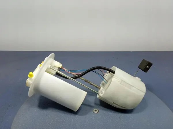 Ambit-980928 Brandstofpomp Drijver Toyota Yaris II 1.0 VVTi image 2