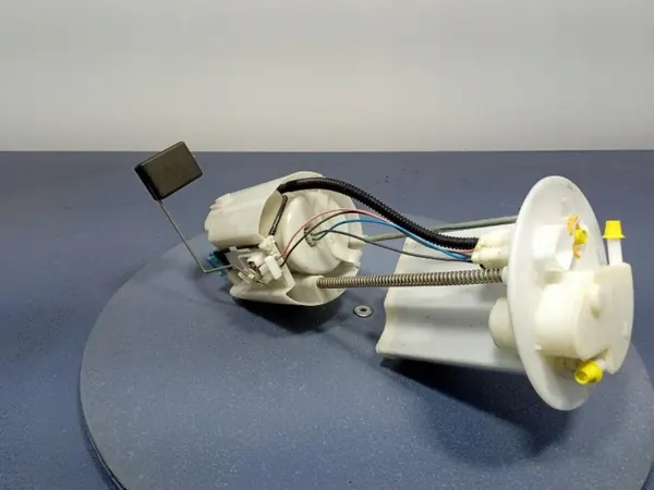 Ambit-980928 Brandstofpomp Drijver Toyota Yaris II 1.0 VVTi image 3