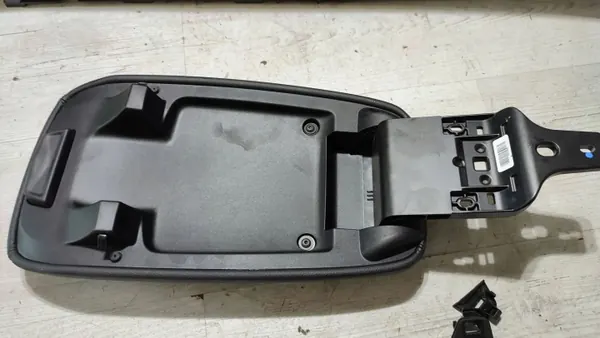 Accoudoir console Alfa Romeo Stelvio OEM 6HRF image 4