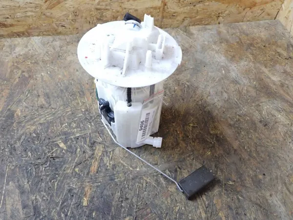 Mercedes-Benz GL X166 Bränslepump OEM A1664701094 image 2