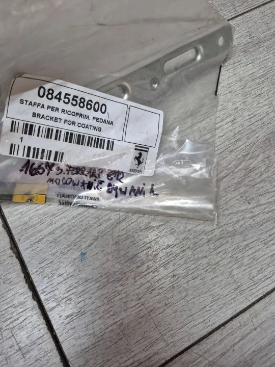Teppichhalter Ferrari 812 OEM 84558600 - Gebraucht image 3