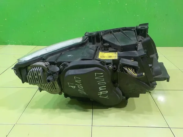 BMW E92 LIFT 2.0D Xenon Vasemman Puolen Ajovalot 7239929 image 3