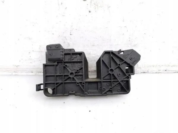 Mercedes-Benz motorruimte onderdeel OEM A1779059900 image 2