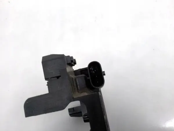 Mercedes-Benz motorruimte onderdeel OEM A1779059900 image 3