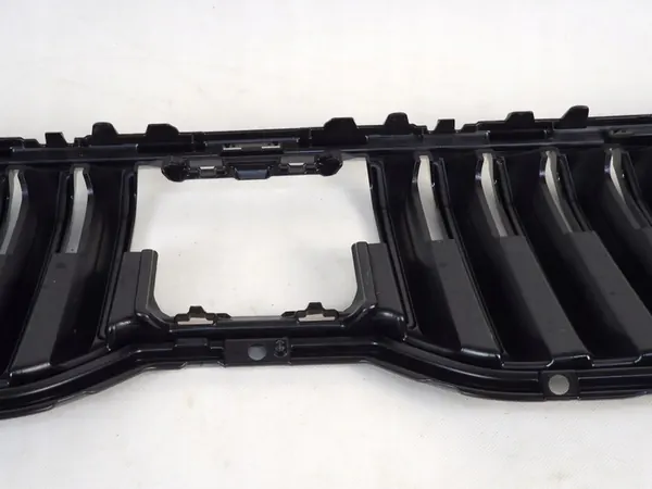 SKODA SUPERB 3 Grill Center Frame 3V0853653B Chrome L&K image 10