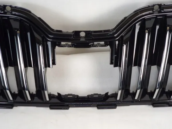 SKODA SUPERB 3 Grill Center Frame 3V0853653B Chrome L&K image 5