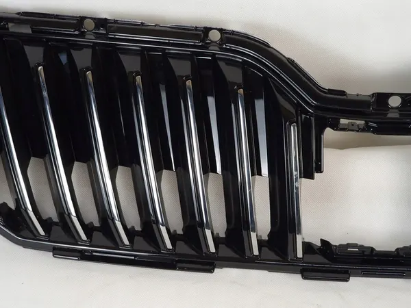 SKODA SUPERB 3 Grill Center Frame 3V0853653B Chrome L&K image 6