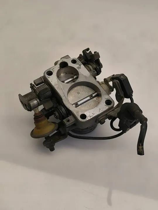 Drosselklappe Audi Coupe 1989 B0009053063A image 3