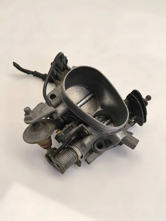 Drosselklappe Audi Coupe 1989 B0009053063A image 6