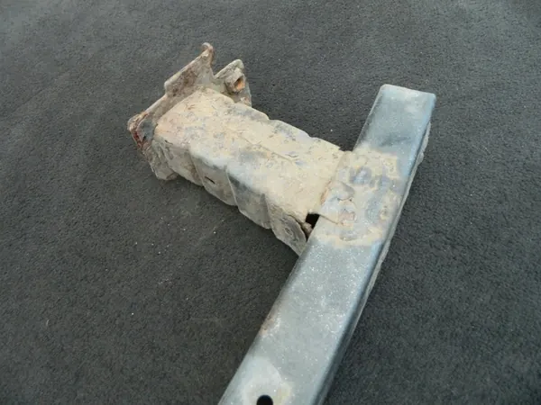 NISSAN QASHQAI J11 Etupuskuri Vahvistus 620304EA0B image 5