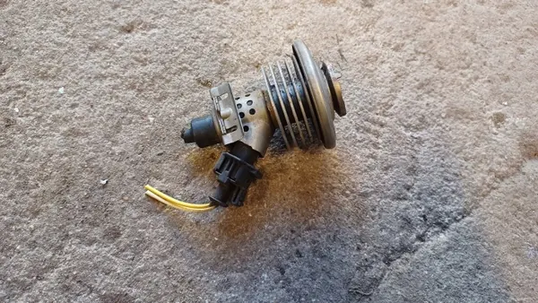 Inyector AdBlue Mercedes OEM 45345ERWGW - Usado image 2