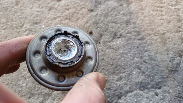 Inyector AdBlue Mercedes OEM 45345ERWGW - Usado image 3
