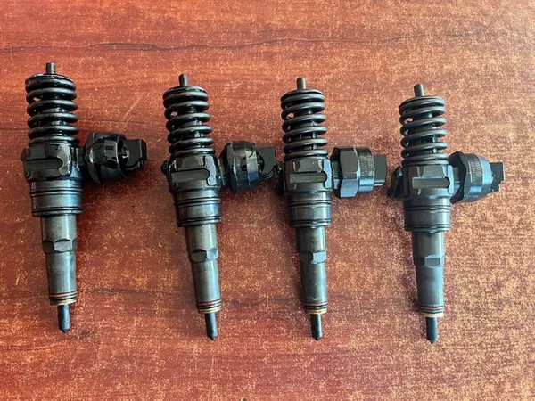 Injetor VW Sharan I 1.9 TDI 038130073AK image 2