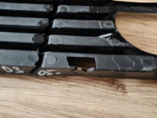 Audi Stoßfängergitter OEM 4E0807682AD01C - Gebraucht image 3