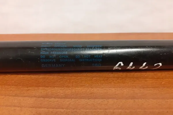 Atuador de porta-malas direito VW GOLF VII 5G6827550G image 2