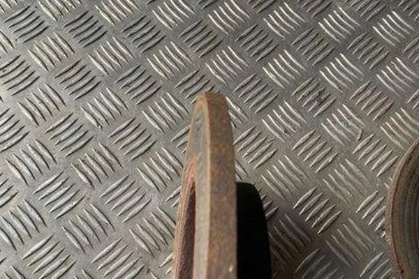 Disco de freio traseiro esquerdo AUDI A4 8E0615601Q image 3