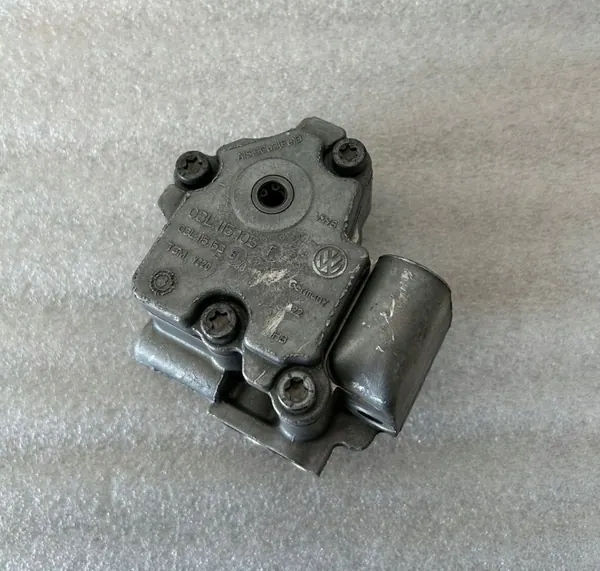 Pompe à huile d'occasion OEM 03L115105F VW Audi 2.0 TDI image 2