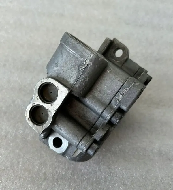 Pompe à huile d'occasion OEM 03L115105F VW Audi 2.0 TDI image 5